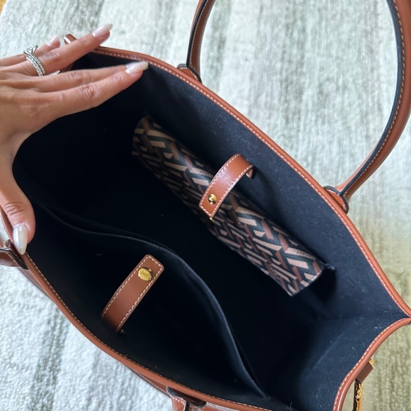 VERSACE
La Greca Signature Tote Bag - Picture 10 of 13